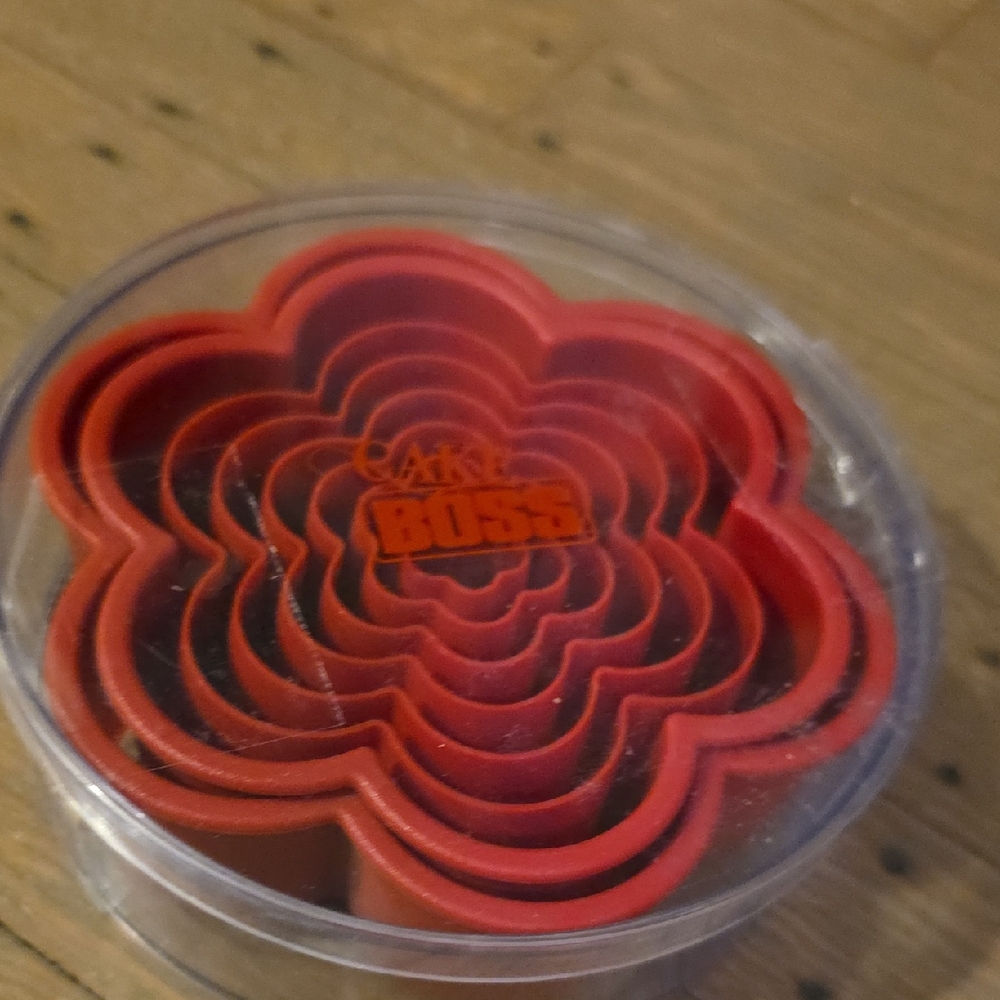 Cake Boss 8 Piece Red Daisy Flower Cookie Cutter Set